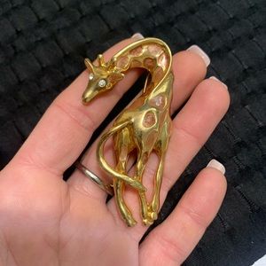 Vintage giraffe pin